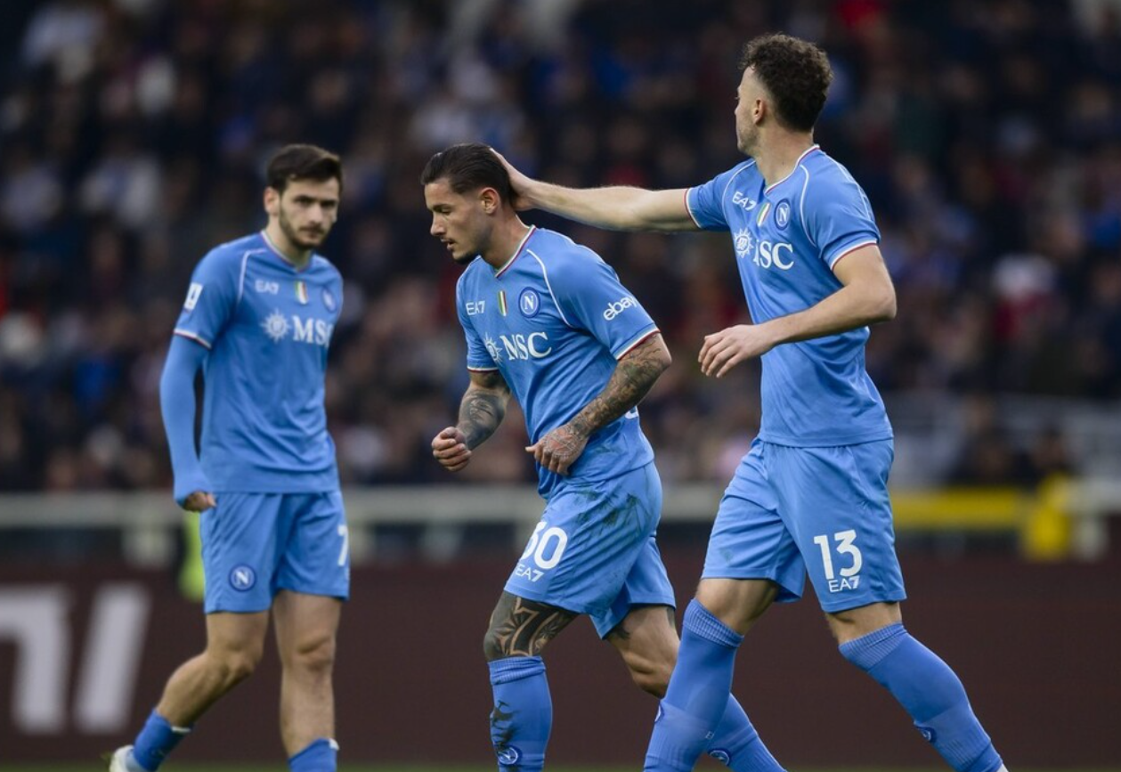 包含刚刚！加时末段埃因霍温更衣室发声那不勒斯遗憾出局备战足总杯，葡萄牙体育远射贴柱备战法国杯的词条