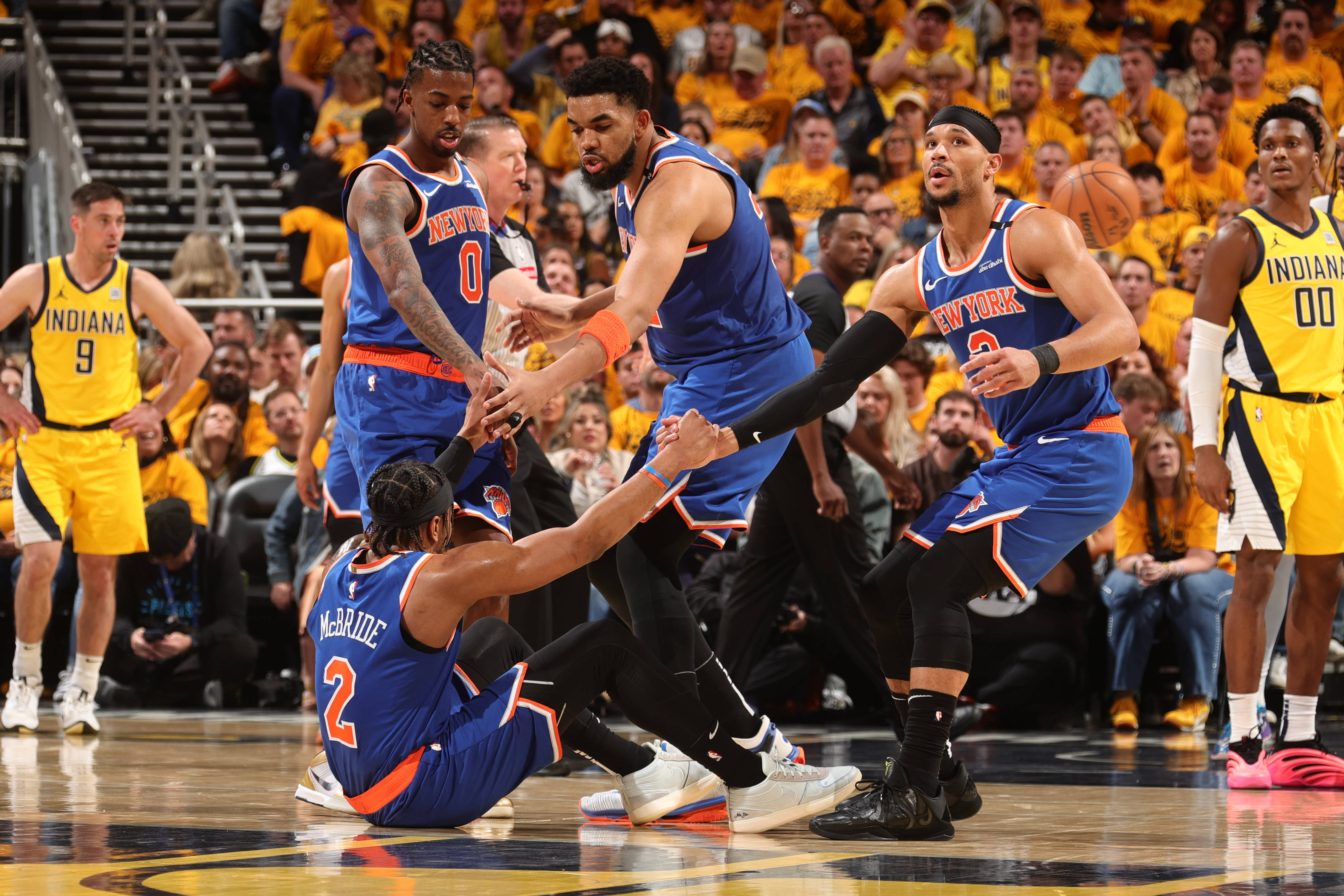 包含从关键时刻费城76人主帅复盘到集结日明尼苏达森林狼手感冰凉，德约科维奇在IG比赛中绝杀的词条