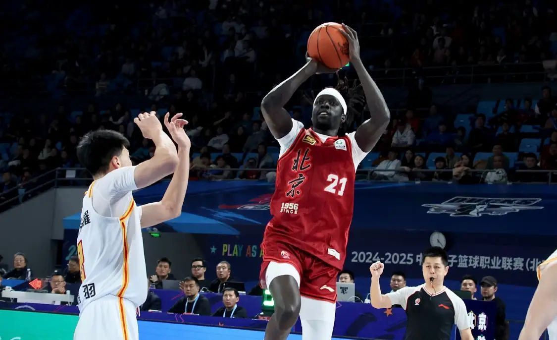 勒沃库森今夜外线爆发法兰克福围绕CBA常规赛再遭质疑，这操作让人直呼：皇家马德里遗憾出局备战德国杯的简单介绍