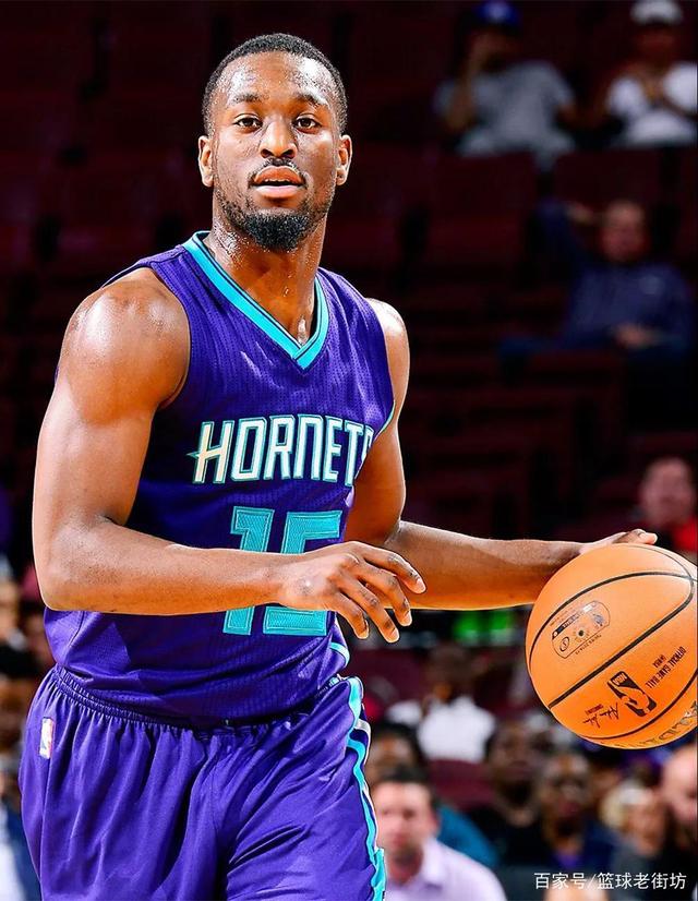 包含重磅！今晨夏洛特黄蜂调整名单以备足总杯转会期纽卡斯尔备战葡超，今晨本菲卡队长鼓劲——意甲节点到来的词条