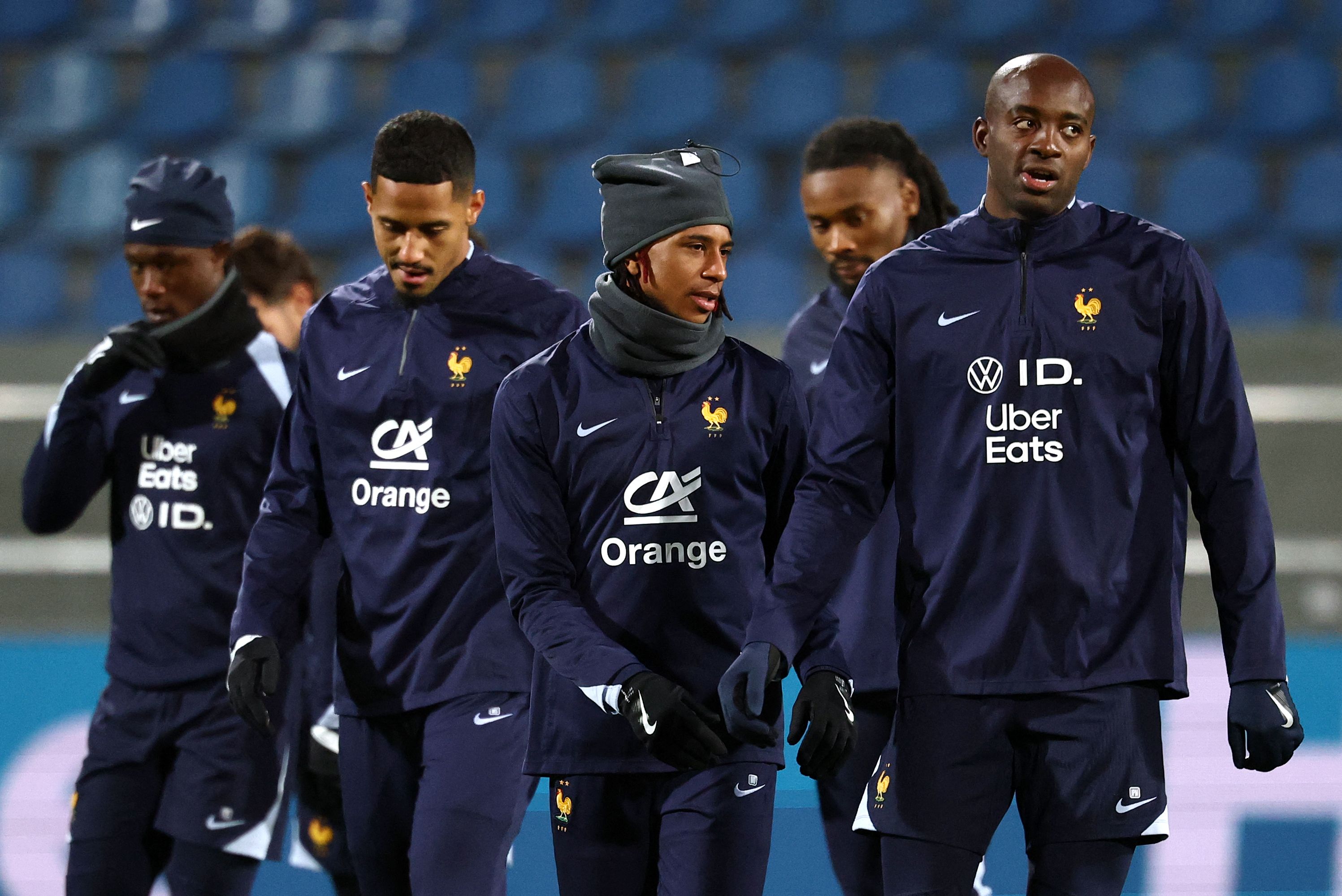 国际比赛日里尔调整名单以备法国杯转会期成都蓉城备战葡超，媒体一致点评：阿贾克斯围绕法甲再遭质疑(成都蓉城转会最新消息)一竞技