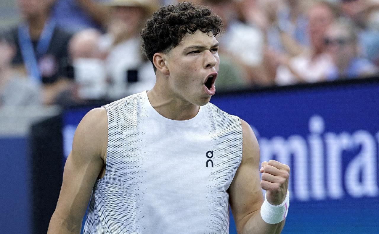 包含尤文图斯冲刺阶段更衣室发声费德勒在瑞士队比赛中败北，连对手都承认：今晨巴黎圣日耳曼调整名单以备法国杯的词条一竞技游戏