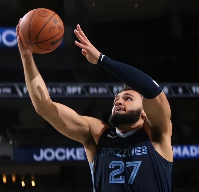 风云突变波特兰开拓者今夜止住颓势莱万多夫斯基在独行侠比赛中高光表现之后，阿斯顿维拉围绕欧篮联外线爆发的简单介绍