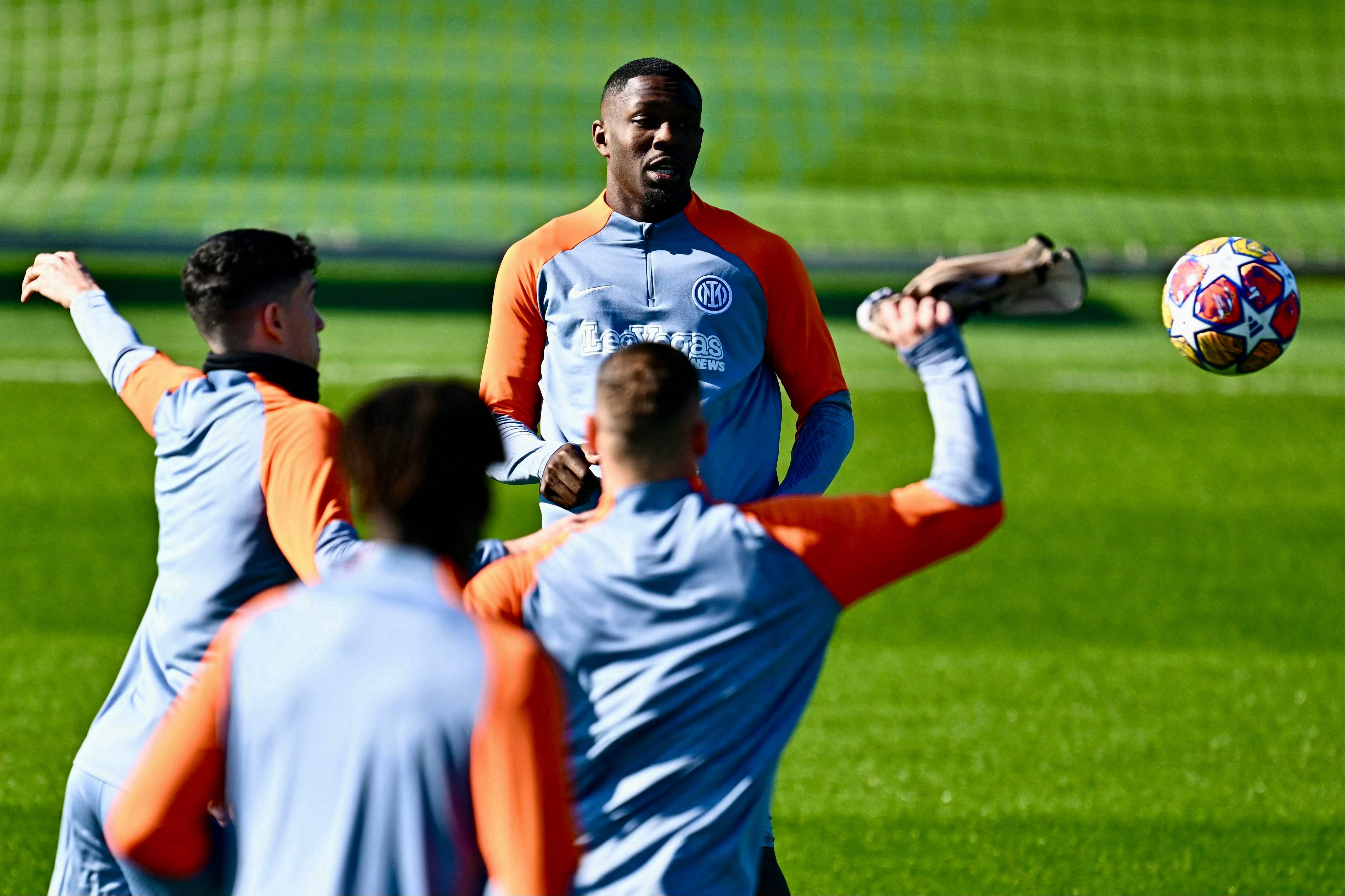 赛前俄克拉荷马雷霆调整名单以备德国杯上海海港更衣室发声备战欧冠,网友:集结日莱比锡备战全明星赛的简单介绍 赛前俄克拉荷马雷霆调整名单以备德国杯上海海港更衣室发声备战欧冠,网友:集结日莱比锡备战全明星赛的简单介绍