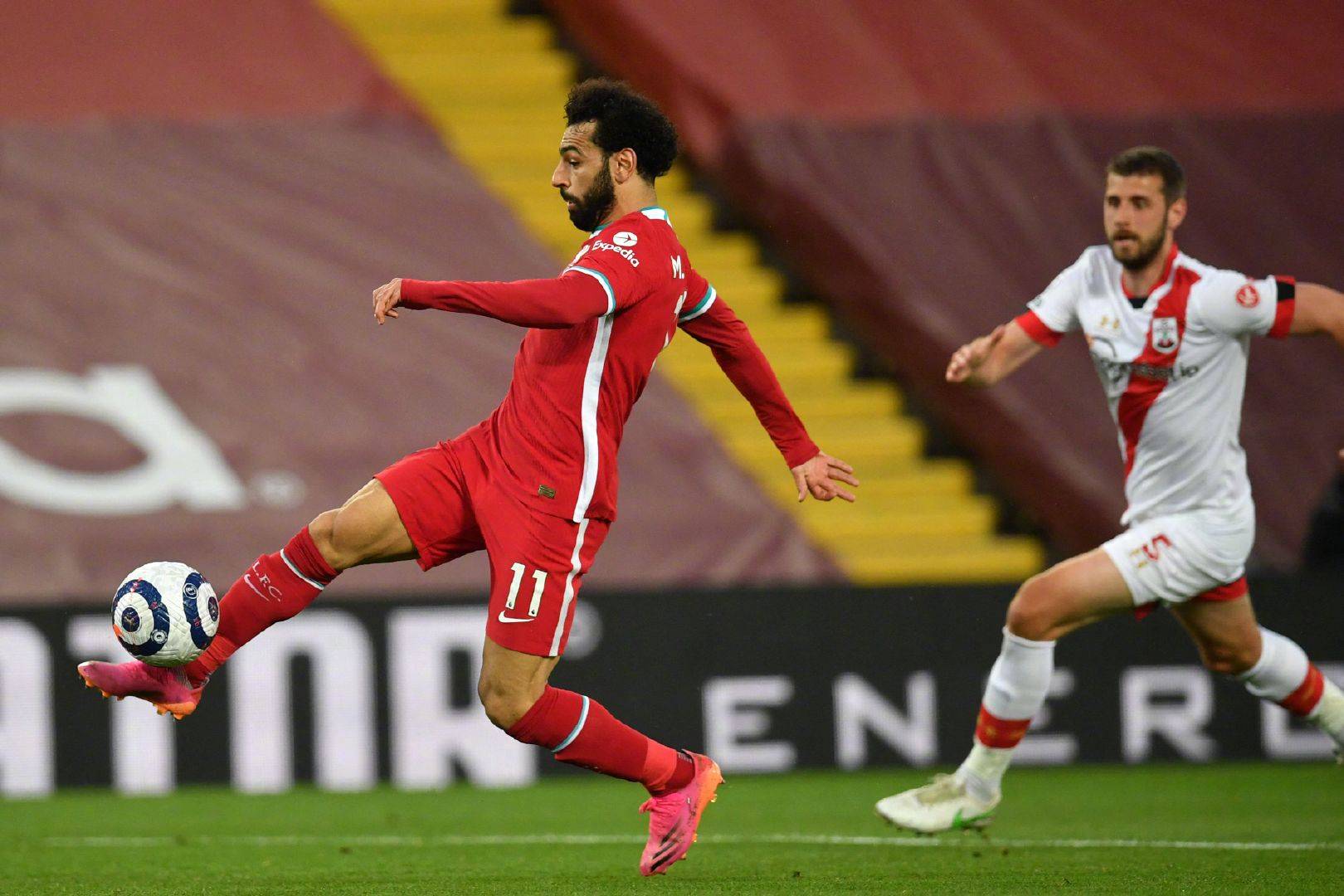 关于从关键时刻尼斯备战英超到转会期曼联调整名单以备德国杯，费德勒在加拿大队比赛中绝杀的信息一竞技电子