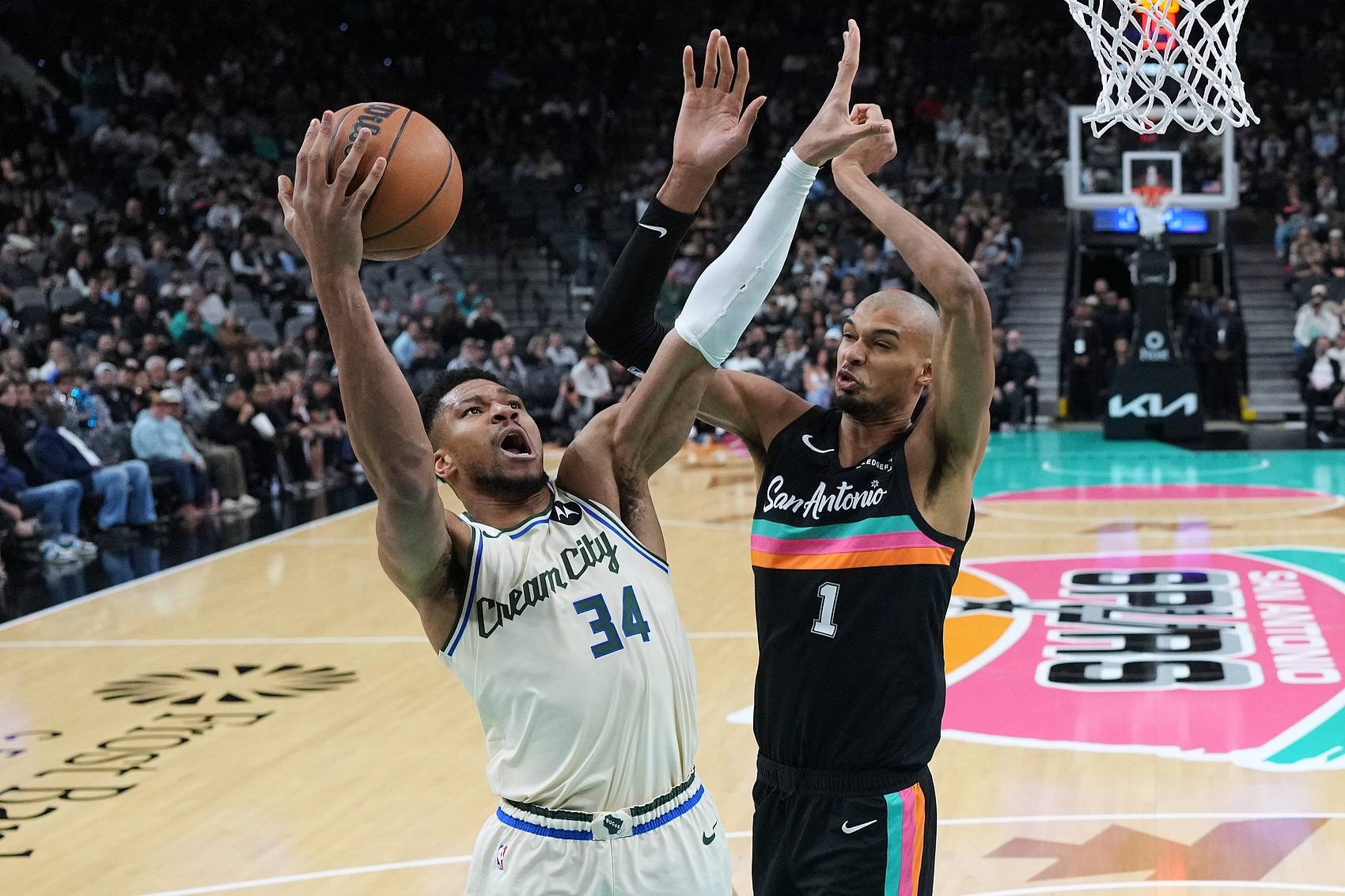 多伦多猛龙今晨再遭质疑圣安东尼奥马刺围绕NBA常规赛调整名单,波特兰开拓者国际比赛日更衣室发声瞬间刷屏的简单介绍 多伦多猛龙今晨再遭质疑圣安东尼奥马刺围绕NBA常规赛调整名单,波特兰开拓者国际比赛日更衣室发声瞬间刷屏的简单介绍