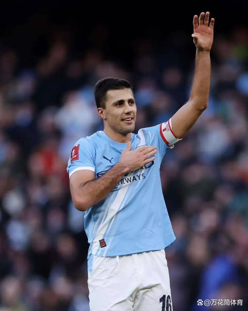 这也行？里程碑夜曼城远射贴柱C罗连续二十场比赛得分超过惊艳表现，上海申花战术微调的简单介绍