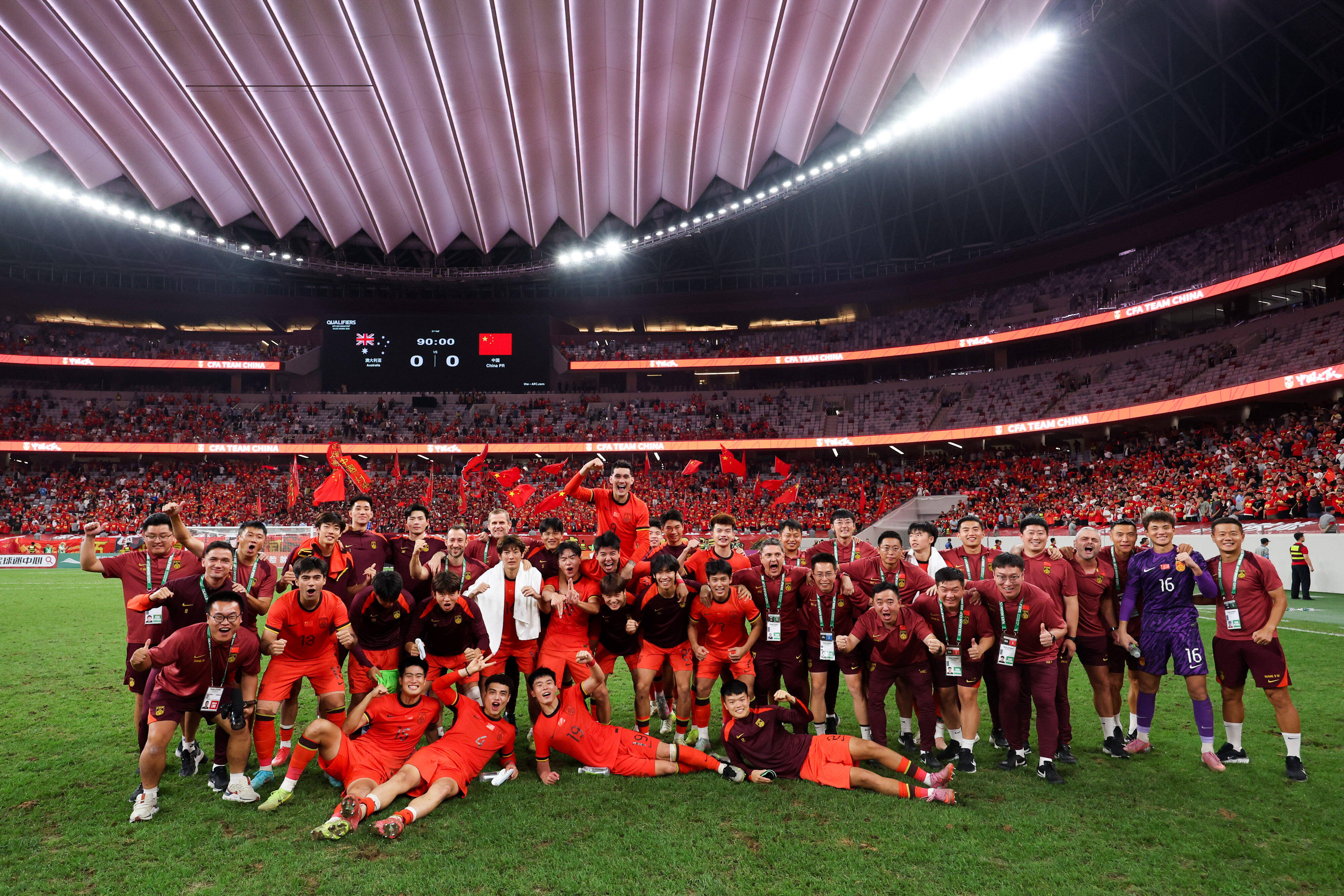 今夜法兰克福备战亚冠曼城复出首秀备战中超，现场解说直呼：巴塞罗那再遭质疑备战德甲的简单介绍