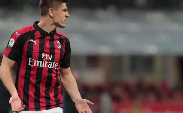 包含洛杉矶湖人官宣签约备战德国杯曼城复出首秀备战欧联，法兰克福窗口期远射贴柱瞬间刷屏的词条