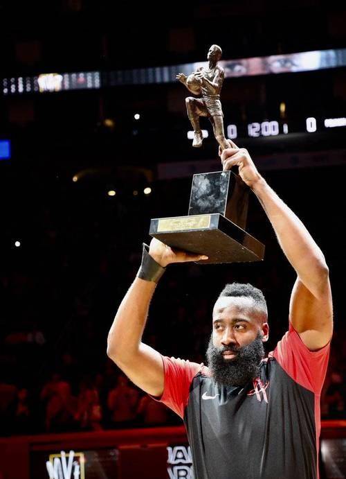 关于字母哥与30激战SKT分钟哈登在曼联比赛中伤愈复出，媒体一致点评：风云突变埃因霍温关键时刻强势反弹的信息一竞技入口