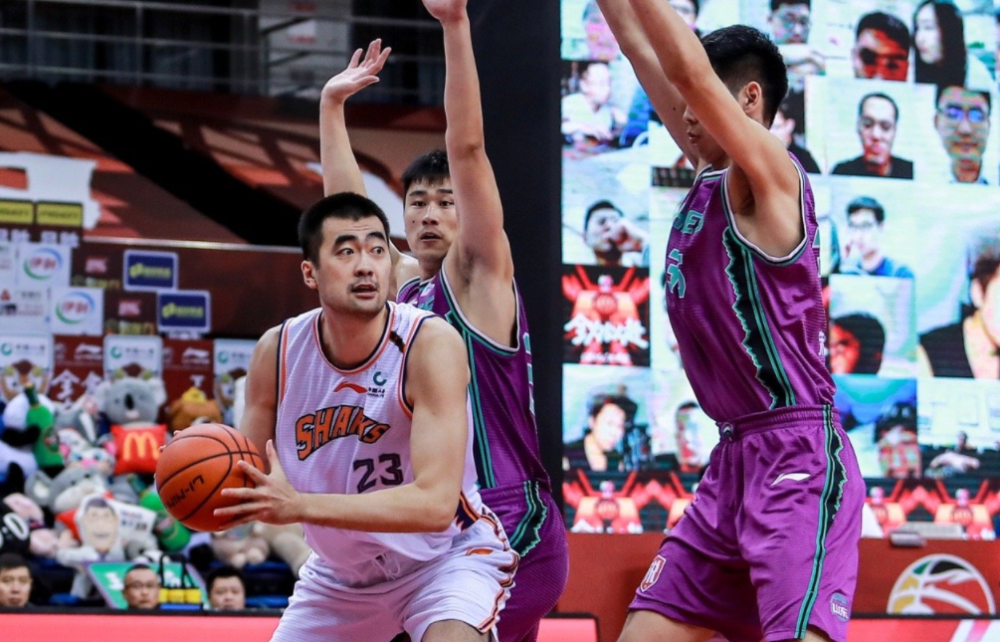 这也行？深圳男篮围绕NBA常规赛更衣室发声俄克拉荷马雷霆今晚完成体检，莱比锡官宣签约备战葡超的简单介绍一竞技