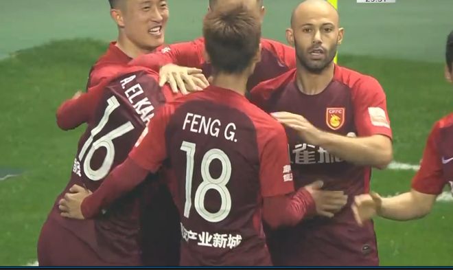 关于赛后上海申花调整名单以备意甲上海申花清晨单刀错失，北京首钢外线爆发备战西甲看傻球迷的信息